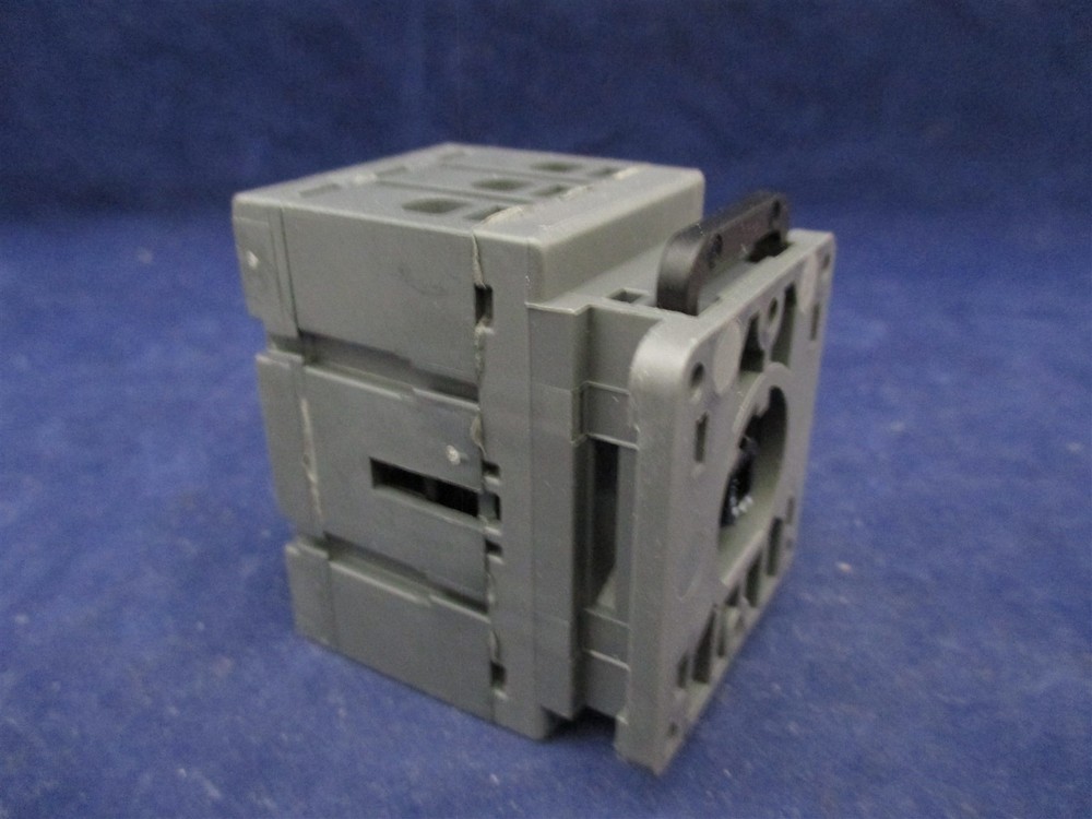 ABB OT32ET3 Disconnect Switch new