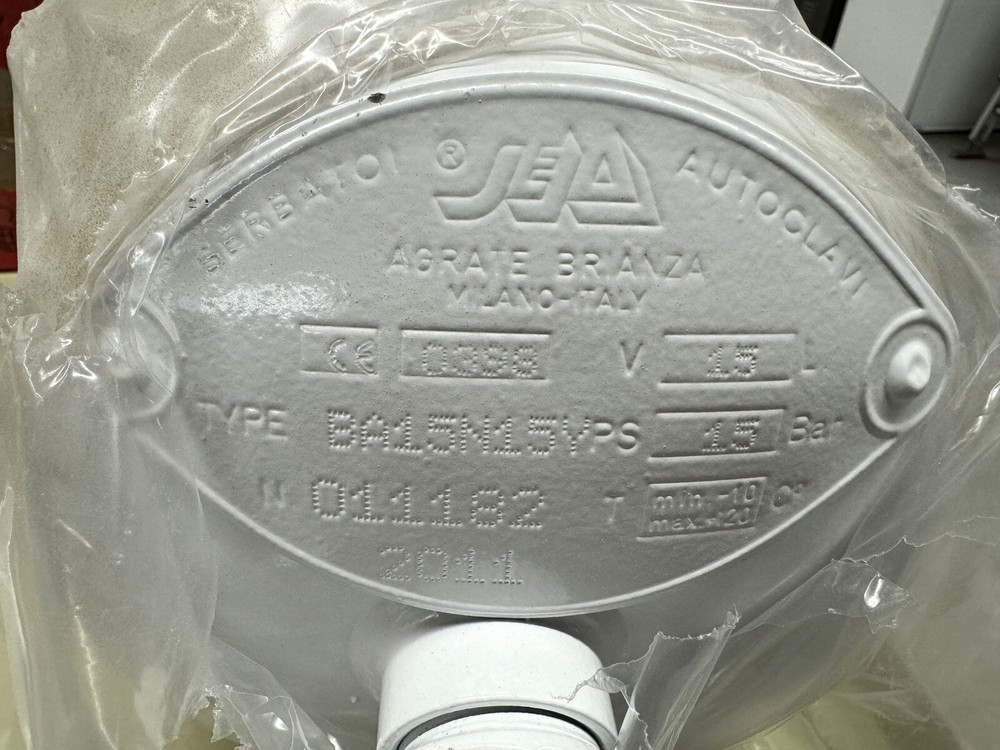 SEA Horizontal Tank, Volume 15 Liters, Pressure 15 Bar, 8.3" O.D. x 20.5" Long