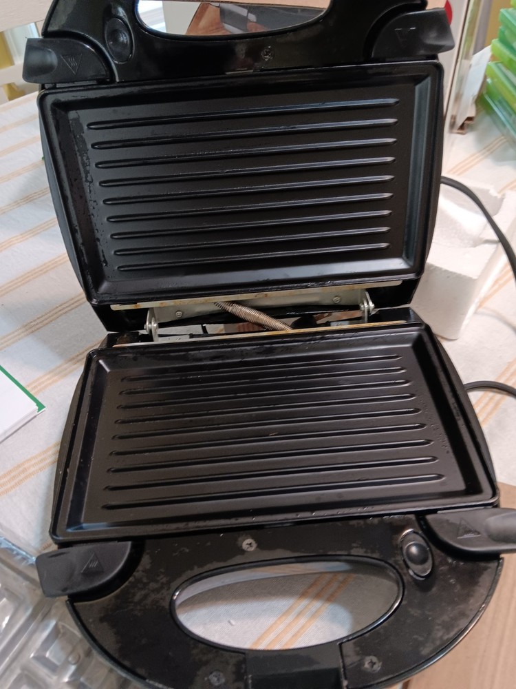 Cooks Grill Waffle And Sandwich Maker Open Box