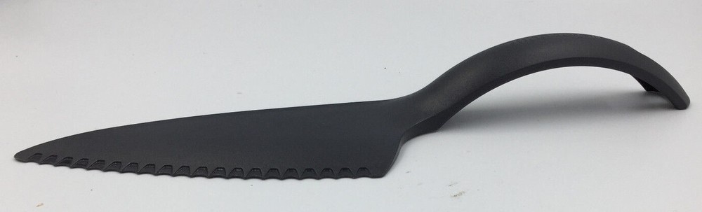 Tupperware Cut N Serve #5193A-7 Serrated Cake Pie Server - Black