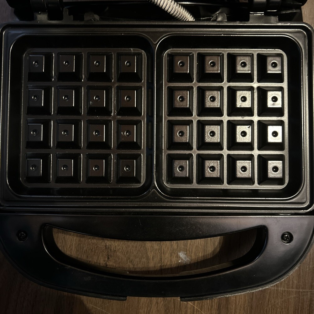 White Westinghouse Deep Non Stick Coating Square Belgian Waffle Maker #WWM2000