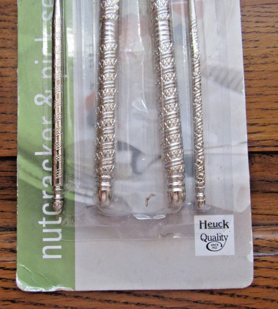 Heuck Original Nutcracker and 2 Picks