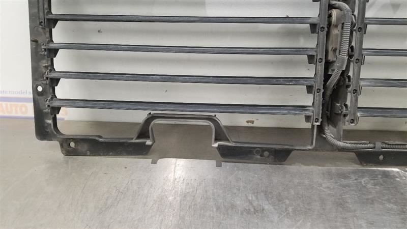 20 GMC YUKON AIR SHUTTER 6.2L L86