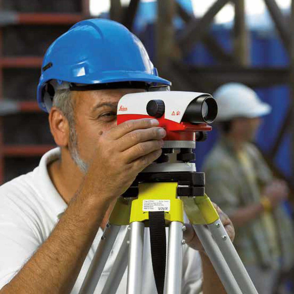 Leica NA730 plus Automatic Level, 30x Magnification