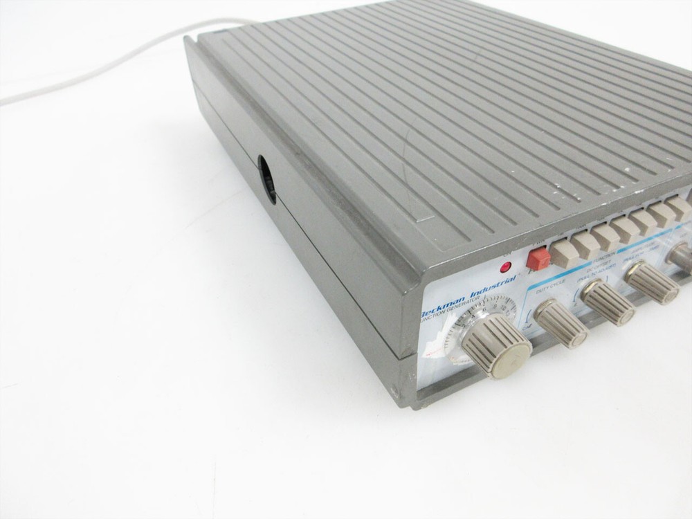 BECKMAN INDUSTRIAL FG2 A 2MHZ FUNCTION GENERATOR FG2A