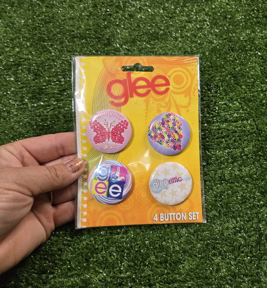New In Plastic Glee 4 Button Pin Set