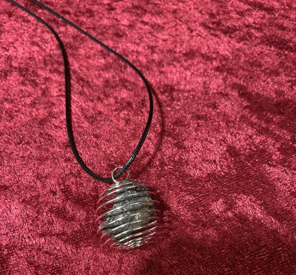 Lodestone Necklace ( removable )