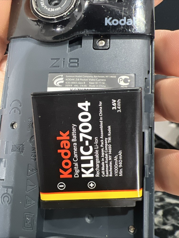 Kodak Zi8 Handheld HD Digital Camcorder Black Tested