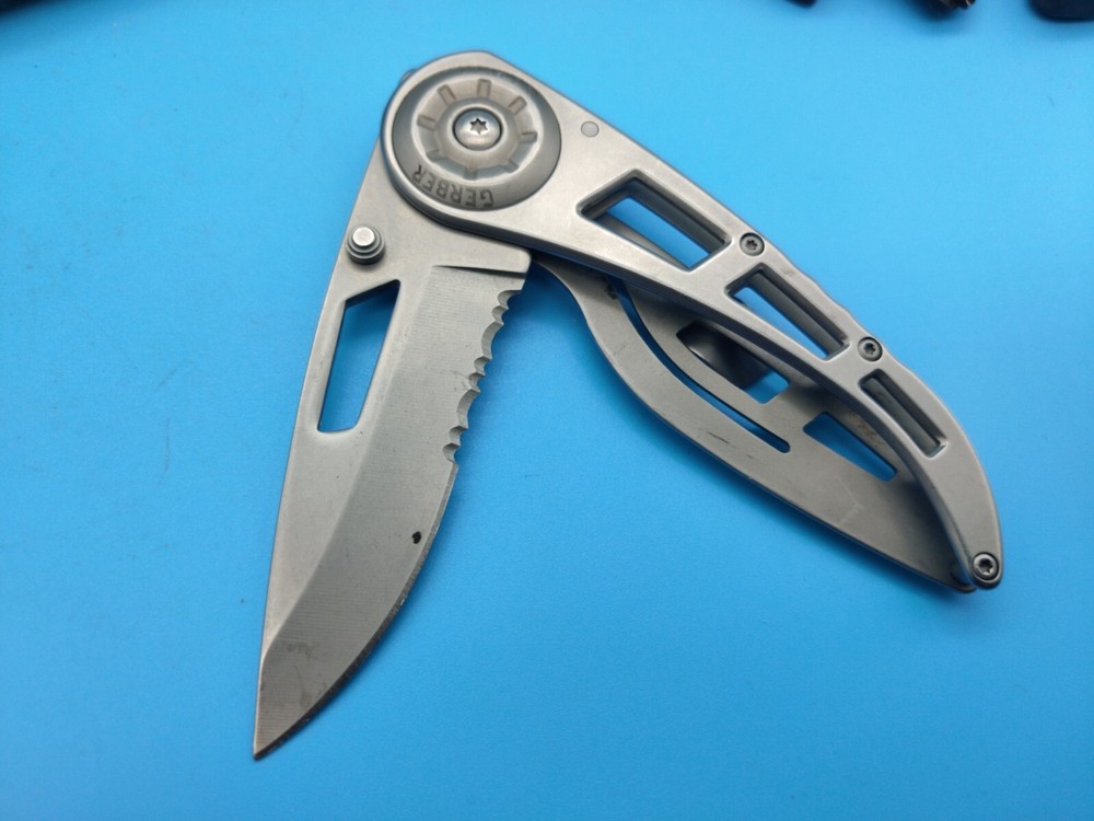 USED GERBER FOLDING PARAFRAME KNIFE PARTIALLY SERRATED BLADE b