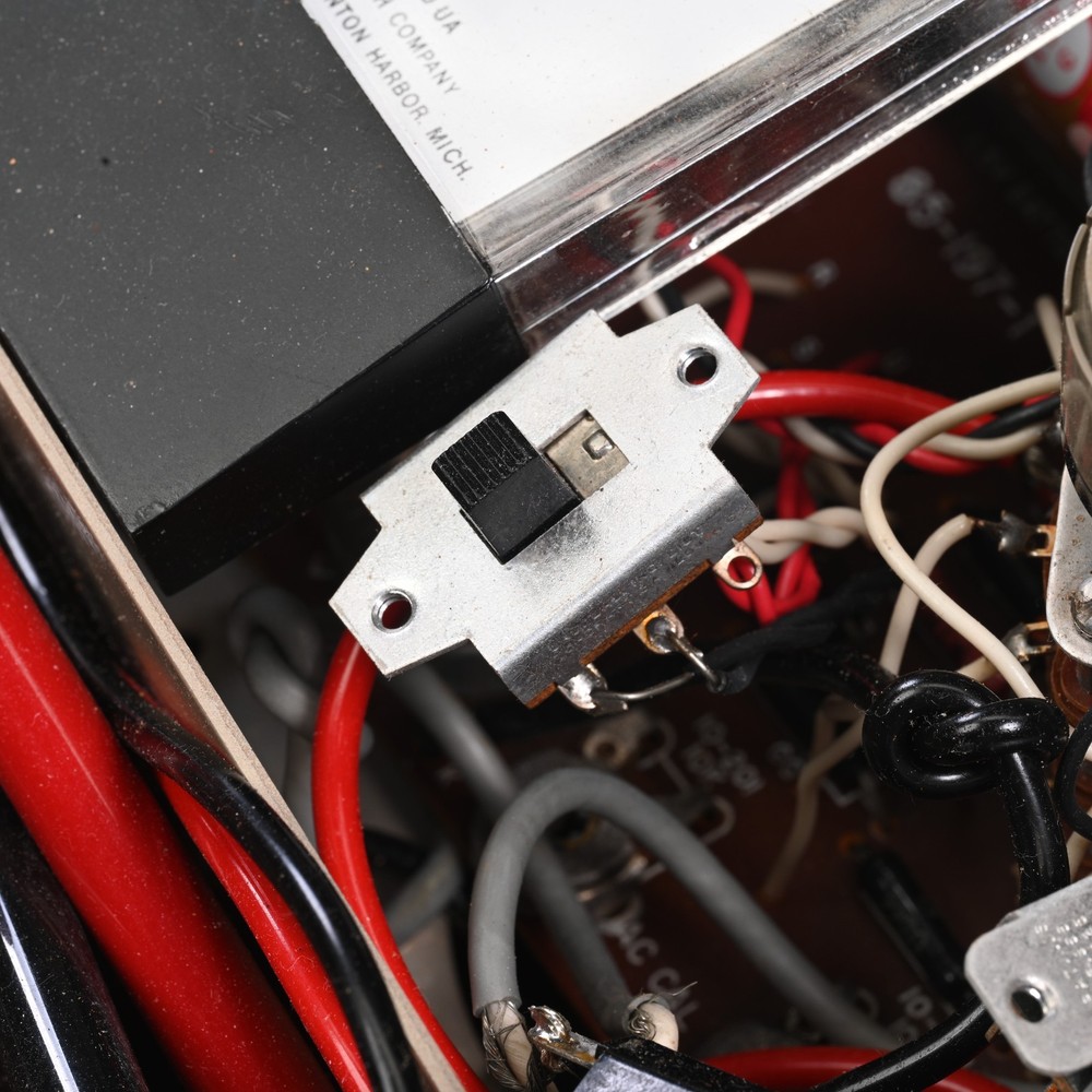 Vintage Heathkit Utility Solid State Voltmeter Model IM-17 in Original Case