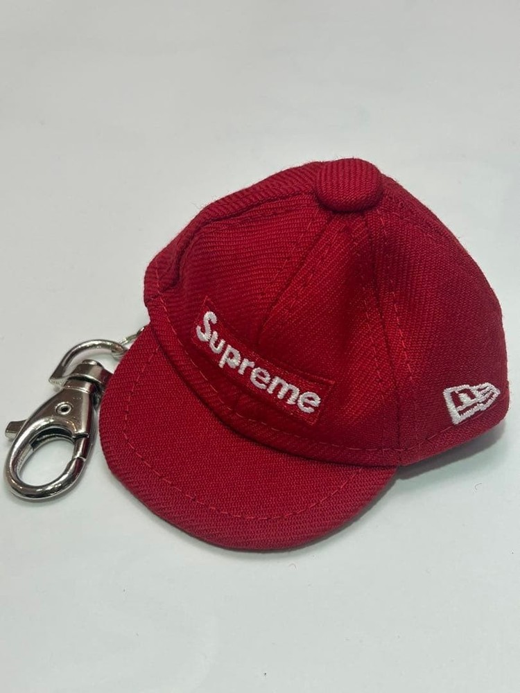 supreme Supreme x NEWERA Cap Keychain