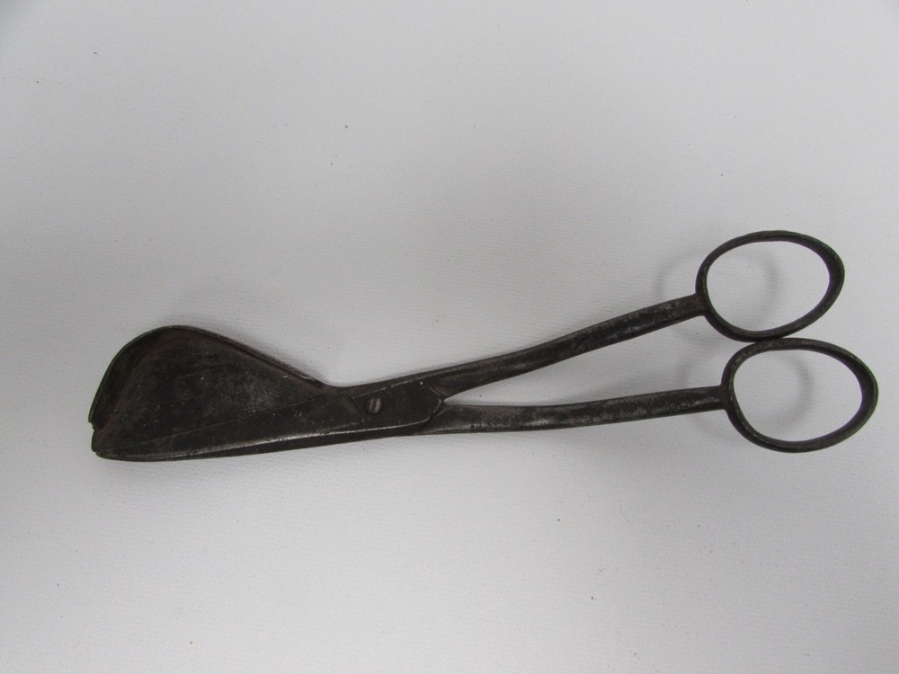 (ref1CX) Antique Wick Cutters