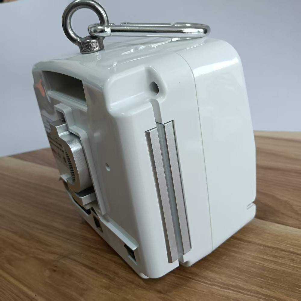 With heating and real-time alarm function, touchscreen infusion pump