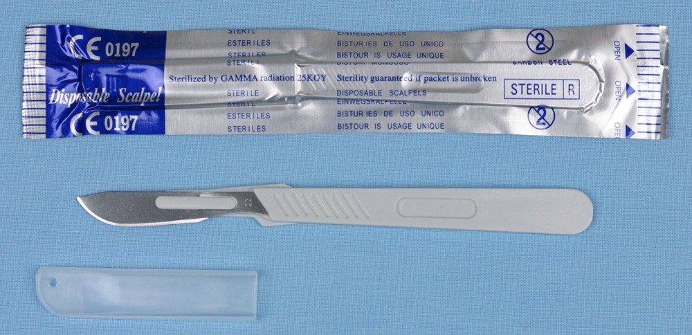 DISPOSABLE STERILE SCALPEL WITH A #22 BLADE