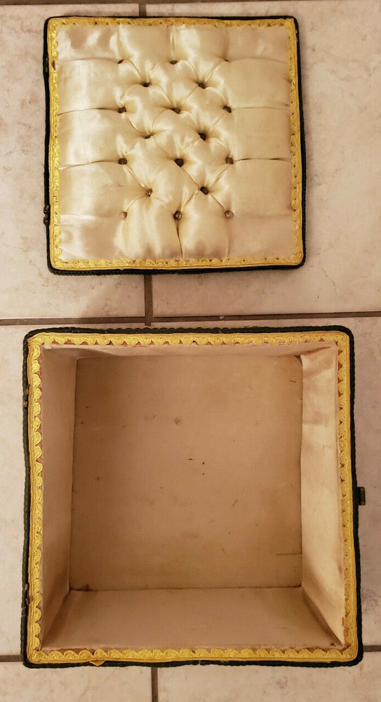 Sewing Basket Vintage With Fabric Lining