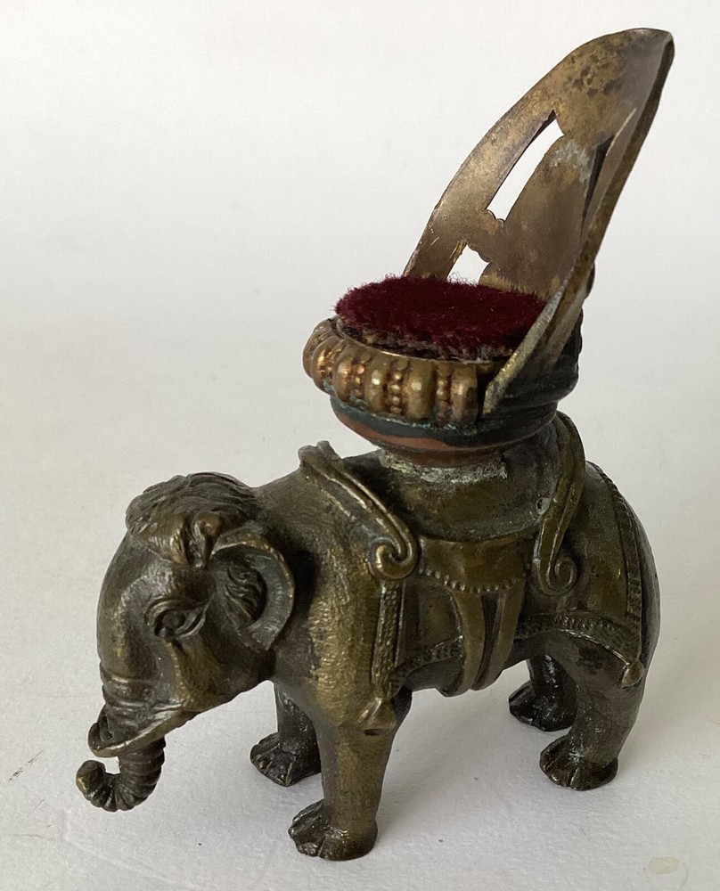 ANTIQUE BRONZE ELEPHANT WITH A HOWDAH !