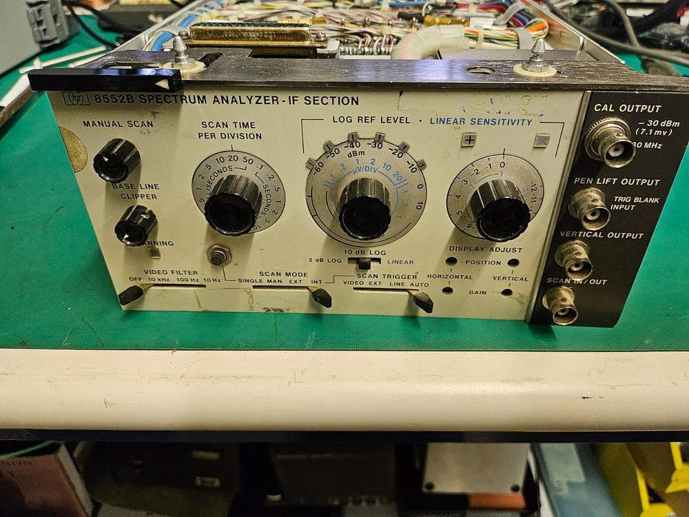 HP 8552B IF Section Spectrum Analyzer Front panel, chassis / parts**UNTESTED**