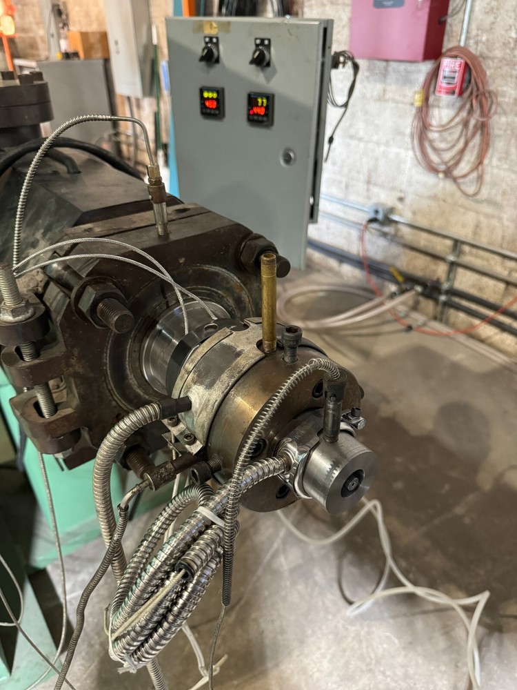 2.5" Plastic Extrusion Complete Running Line with Davis Standard Vacuum Tank