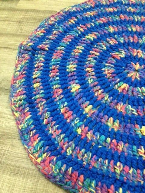 HANDCRAFTED YARN TABLECLOTH TOPPER MULTICOLOR