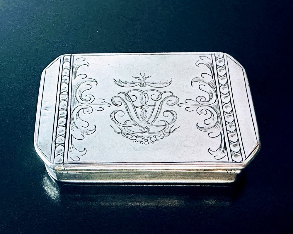 FINE Early 18th Century GEORGE I SOLID SILVER ENGRAVED SNUFF BOX c1720