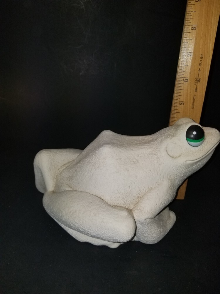 Ceramic bisqueware Frog, Unpainted