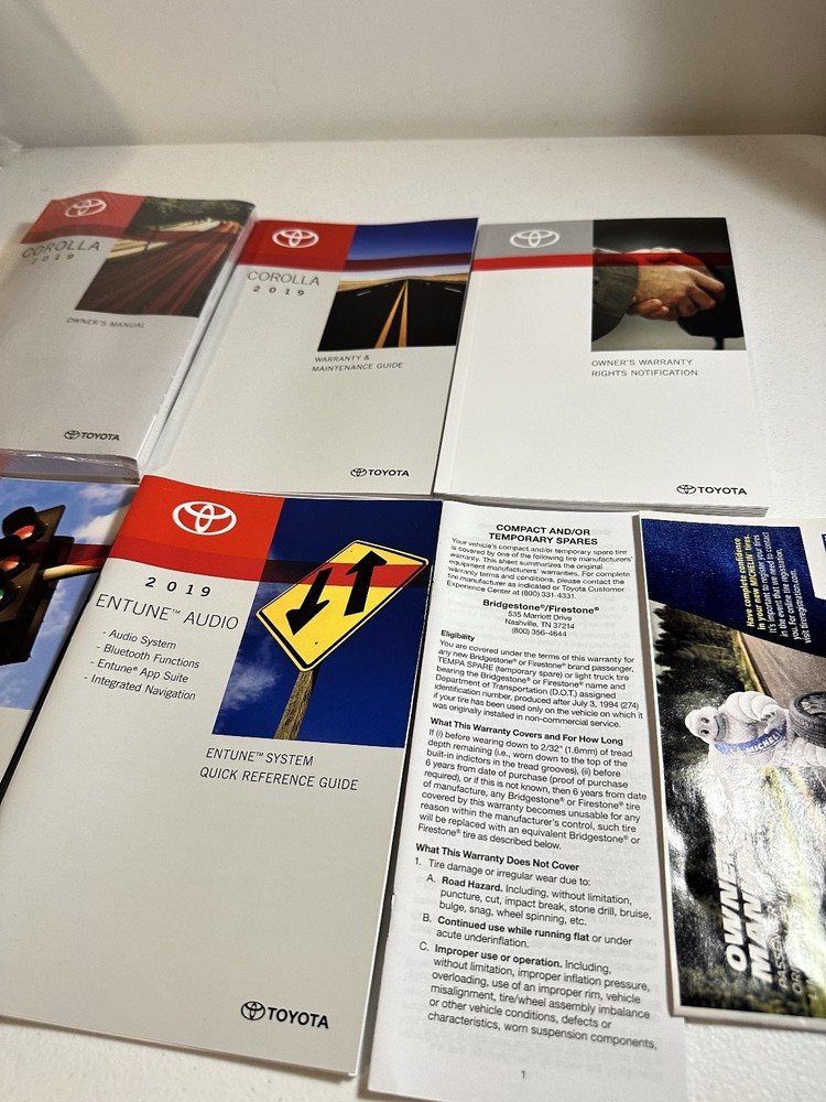 2019 Toyota Corolla Owner's Manual Set