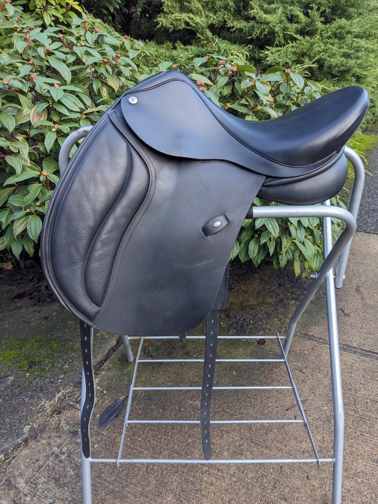 Ideal - EUC - 17" - Technical T&T Dressage Saddle - Short Flap- Adjustable Tree