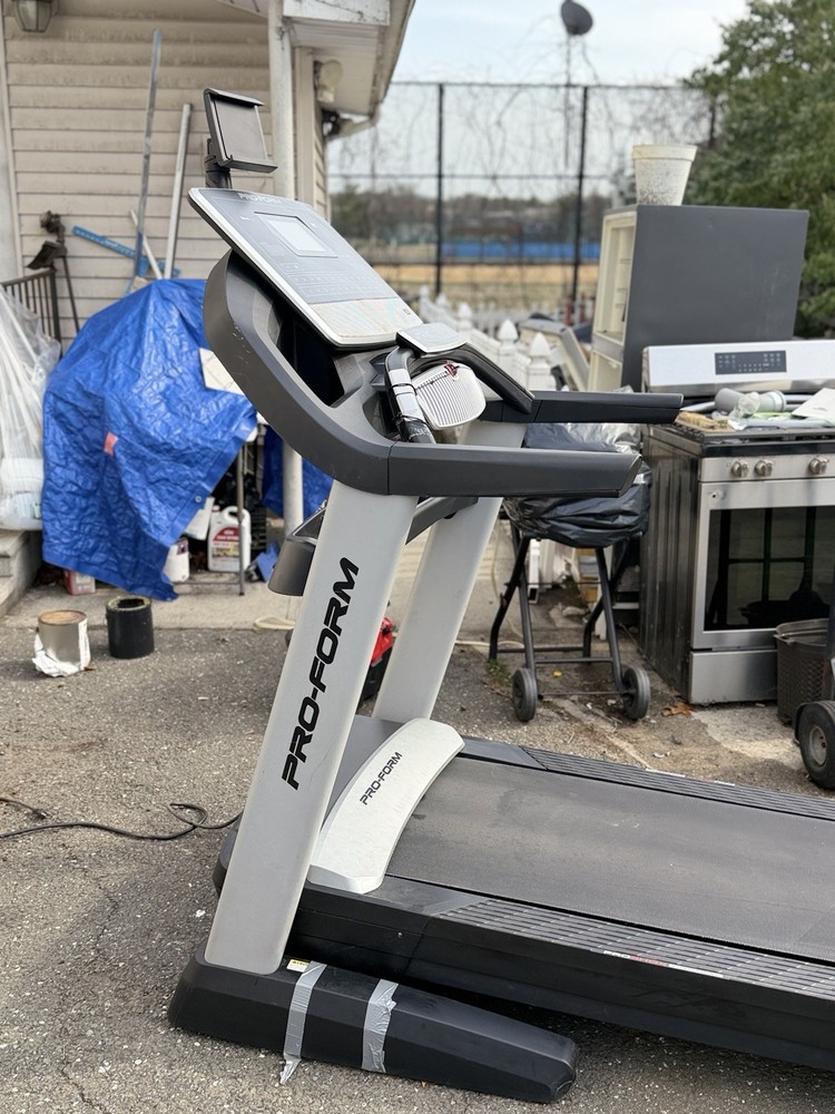 ProForm Pro 2000 Electric Treadmill Touchscreen Bluetooth iFit 50 Programs