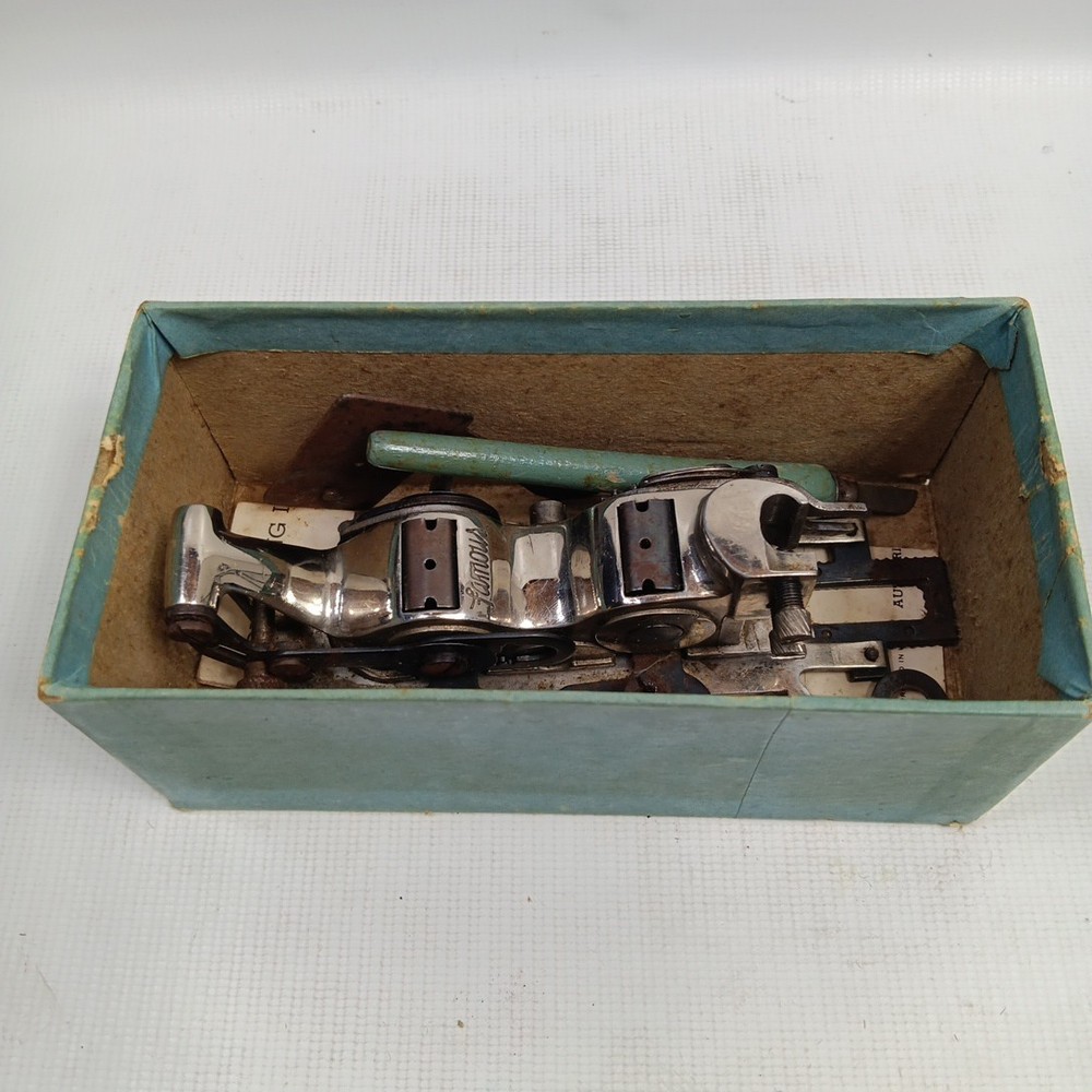 FAMOUS BUTTONHOLE WORKER ORIGINAL BOX With Instructions & Chisel Handle