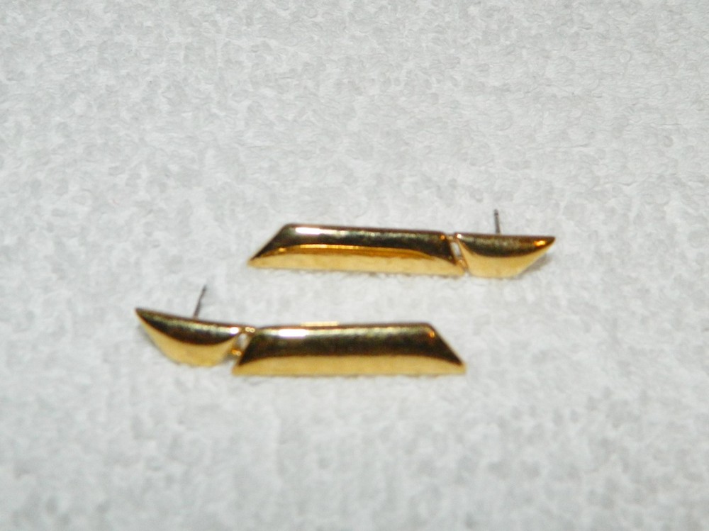 Nice Split Hinged Bar Goldtone Pierced Earrings