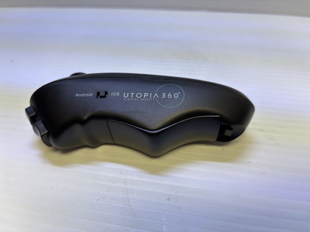 Utopia 360 Virtual Reality 3D Headset + Bluetooth Controller In Box