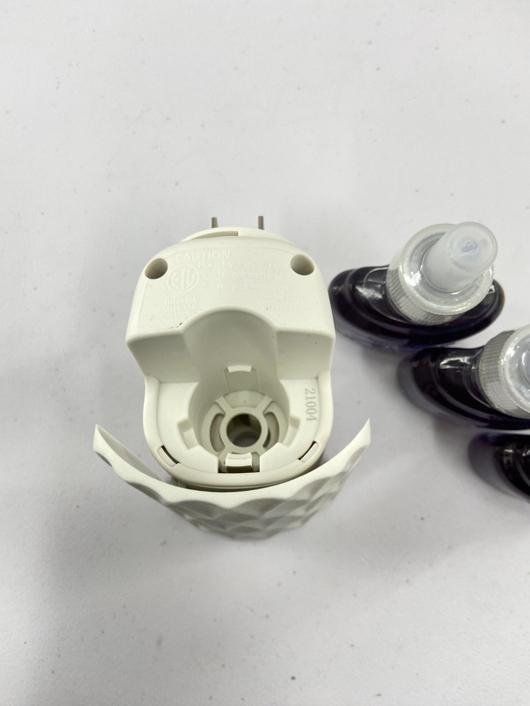 Yankee Candle Scentplug Starter Set With Diffuser & 3 Bulbs- Midsummer's Night