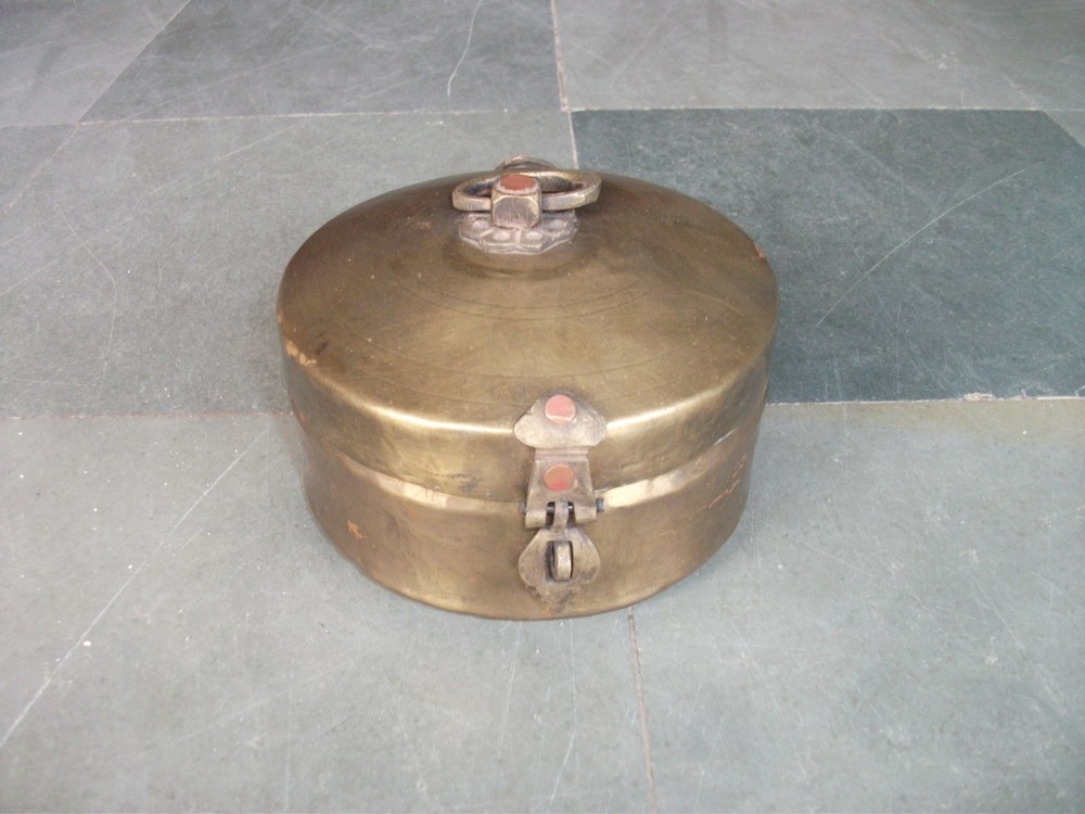 Vintage  Brass Handcrafted Round Shape Solid Jewellery Box