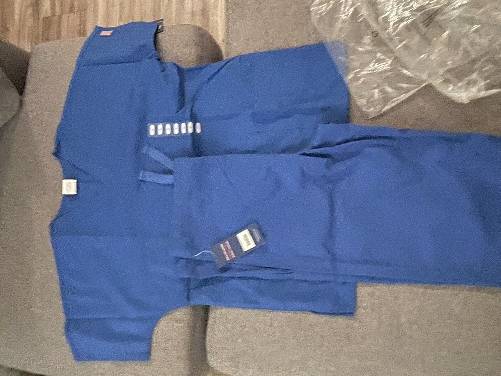 cherokee scrubs set. Royal Blue Size Small