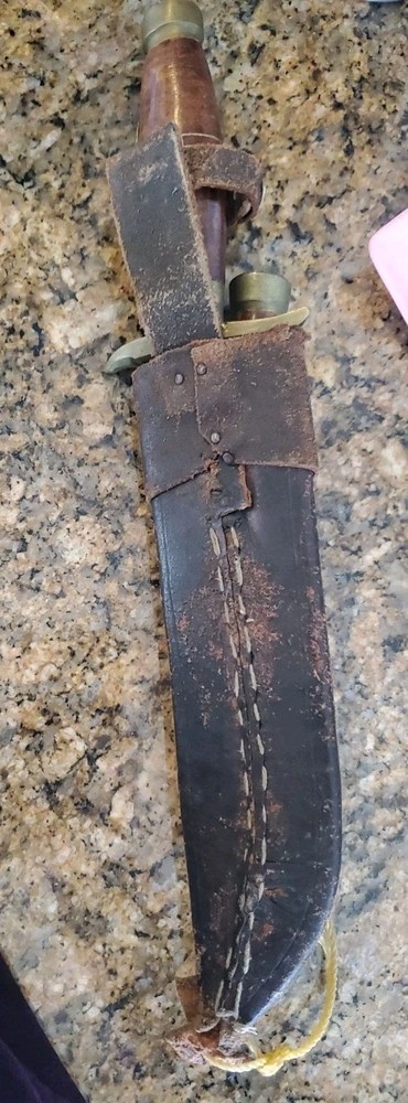 Double Sheath Fixed Blades Knife Set 1 Says Phillipines. Need Cleaning