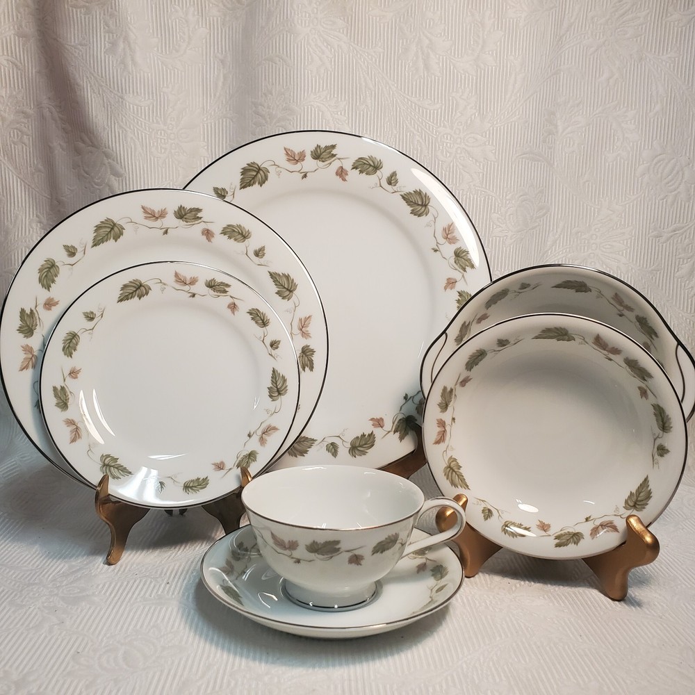 Noritake Vineyard - 7 Piece Dinner Set- Japan - Excellent Used Condition
