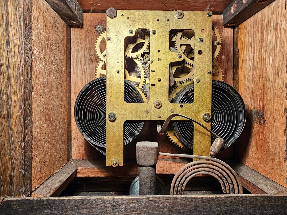 VINTAGE INGRAHAM WOOD MANTEL CLOCK ( SEE DESCRIPTION)