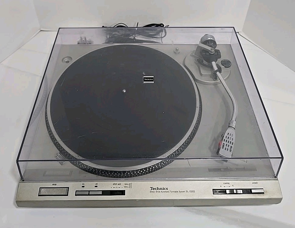 Technics SL-D202 Direct Drive Turntable TESTED Powers On Record Spins NO SOUND
