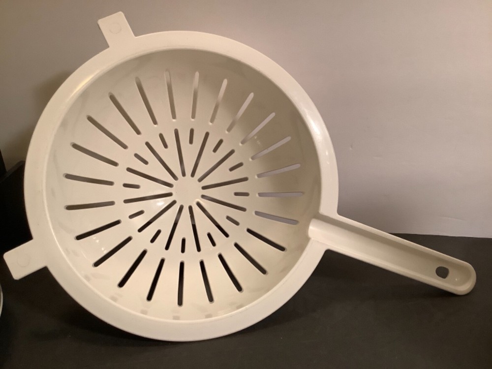PYREX Accessories White 8.5” Colander Strainer with Handle Pot Hooks Vintage