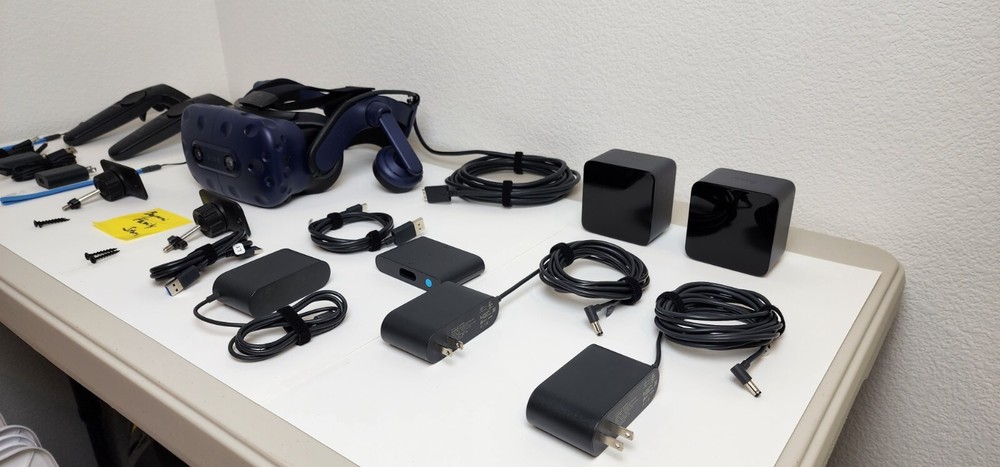 HTC VIVE Pro Headset VR Full Set Complete System Virtual Reality Kit A+ Clean