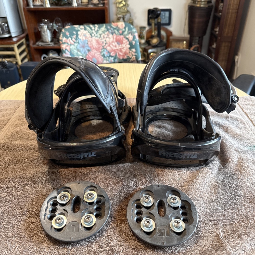 Burton Freestyle Bindings Size Large With Discs - Black