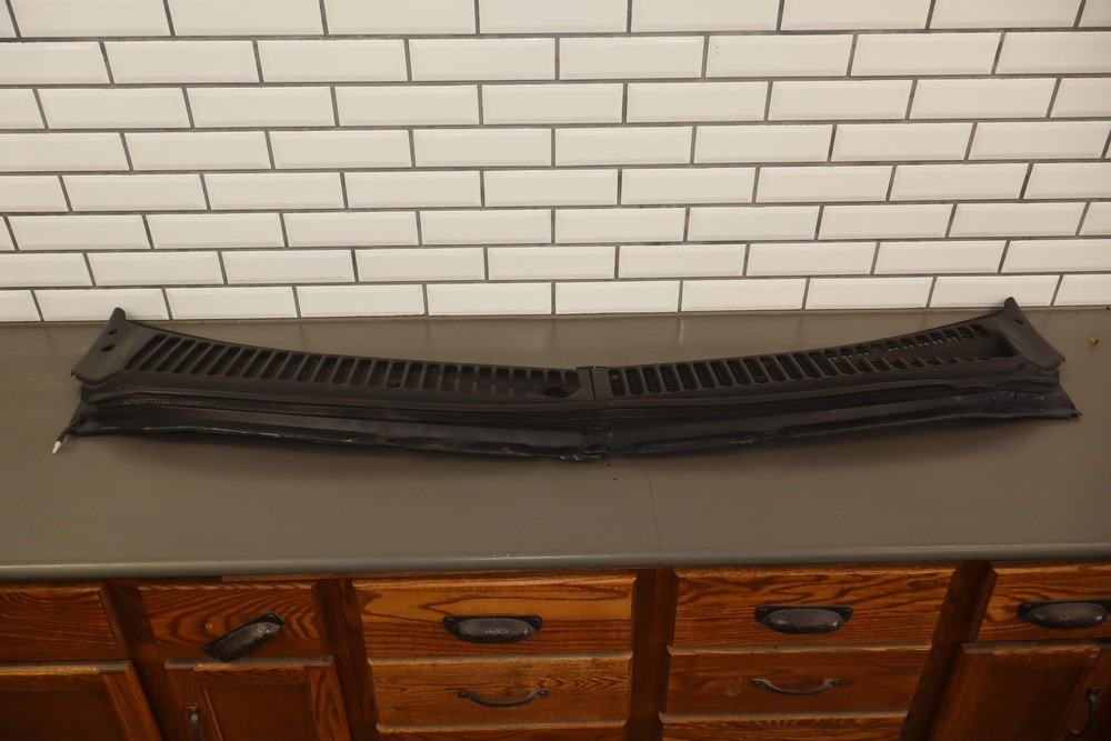 2002 Ford F350SD Front Windshield Cowl Vent Panel