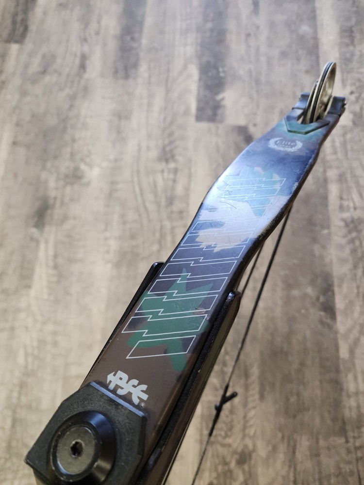 PSE Archery Elite Series Compound Bow RH - 30" - 70lbs