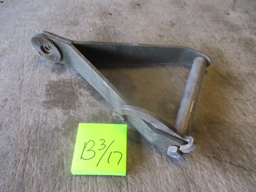 Used Traversing Bar for Universal Pintel Adapter T&E, or Shield Mount on HMMWV