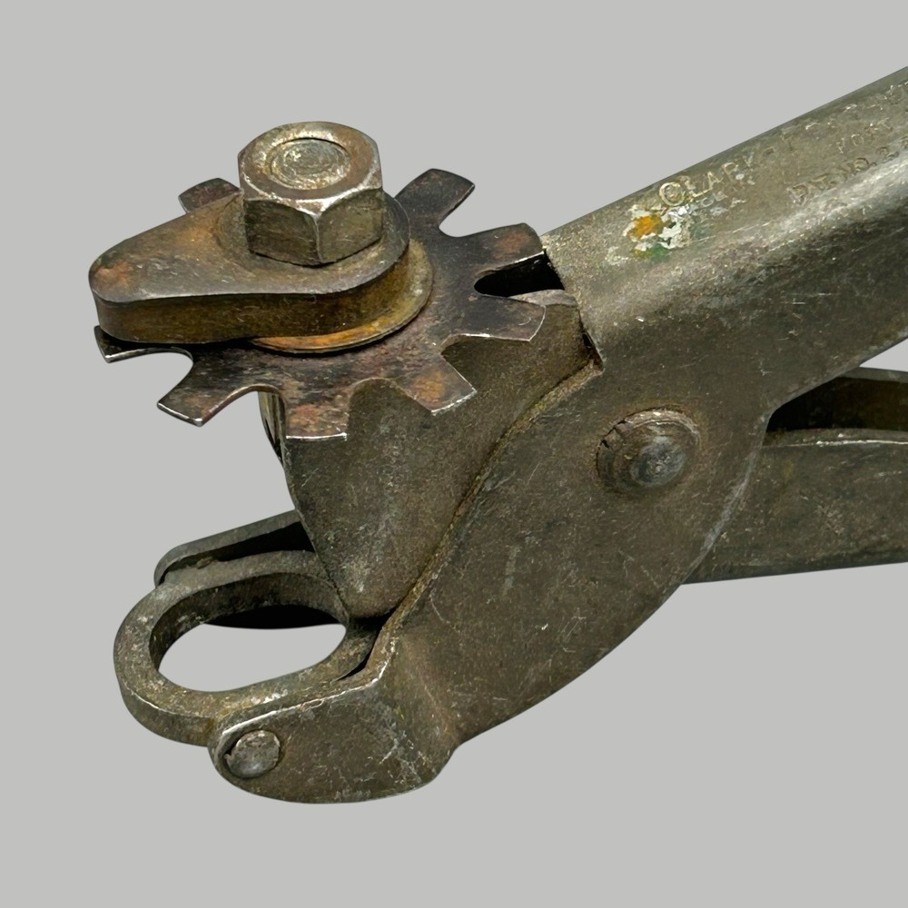 Clark-Feather Mfg. Co. CF-70 Spark Plug Gapping Spring-Loaded Pliers Ships Quick