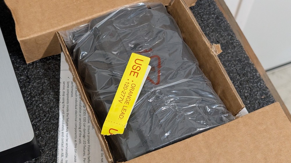 Lithonia Lighting exit sign red LES2RELN BAA