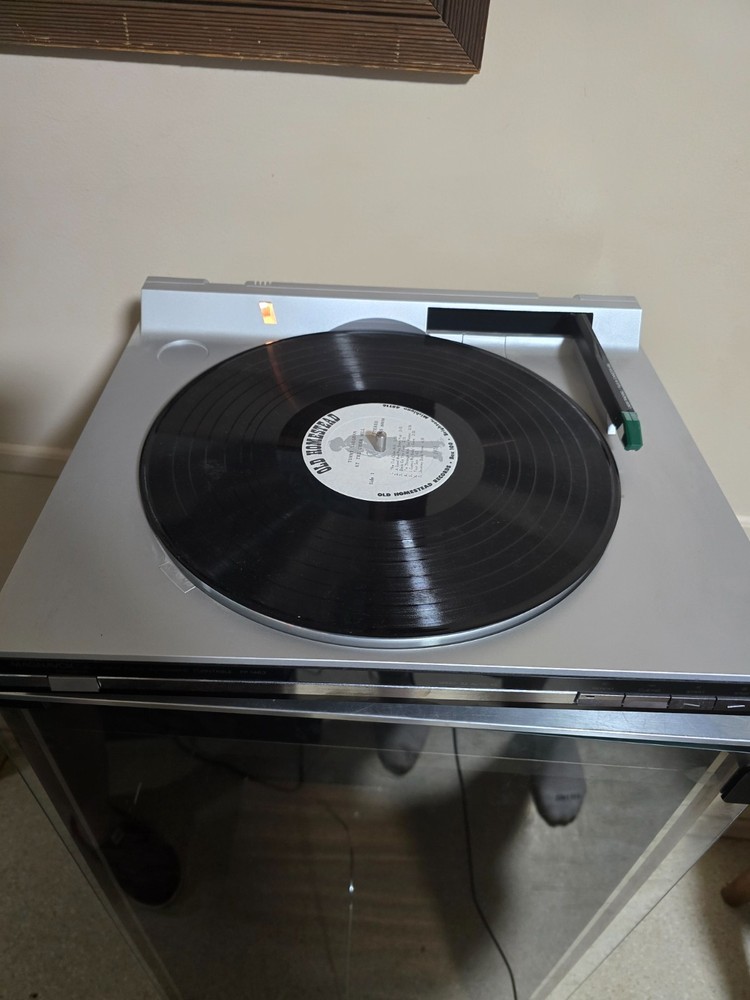 Magnavox FP1463 Turntable
