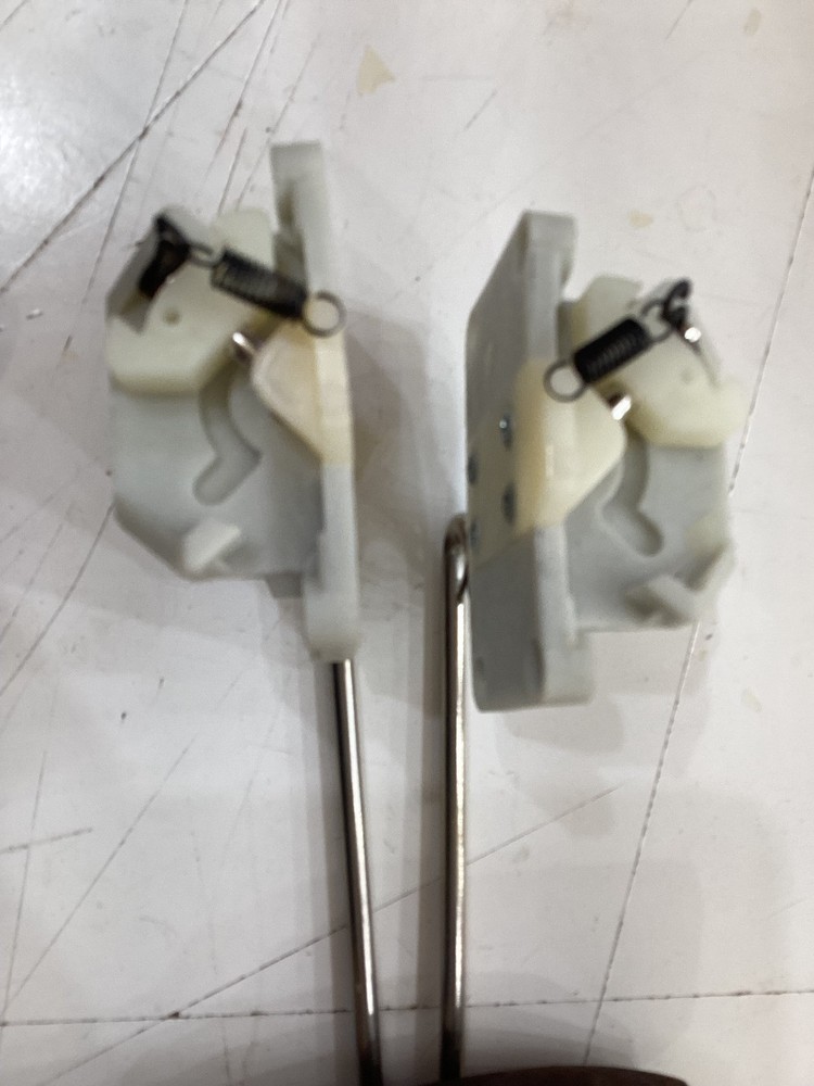 Retract for r/c model airplane