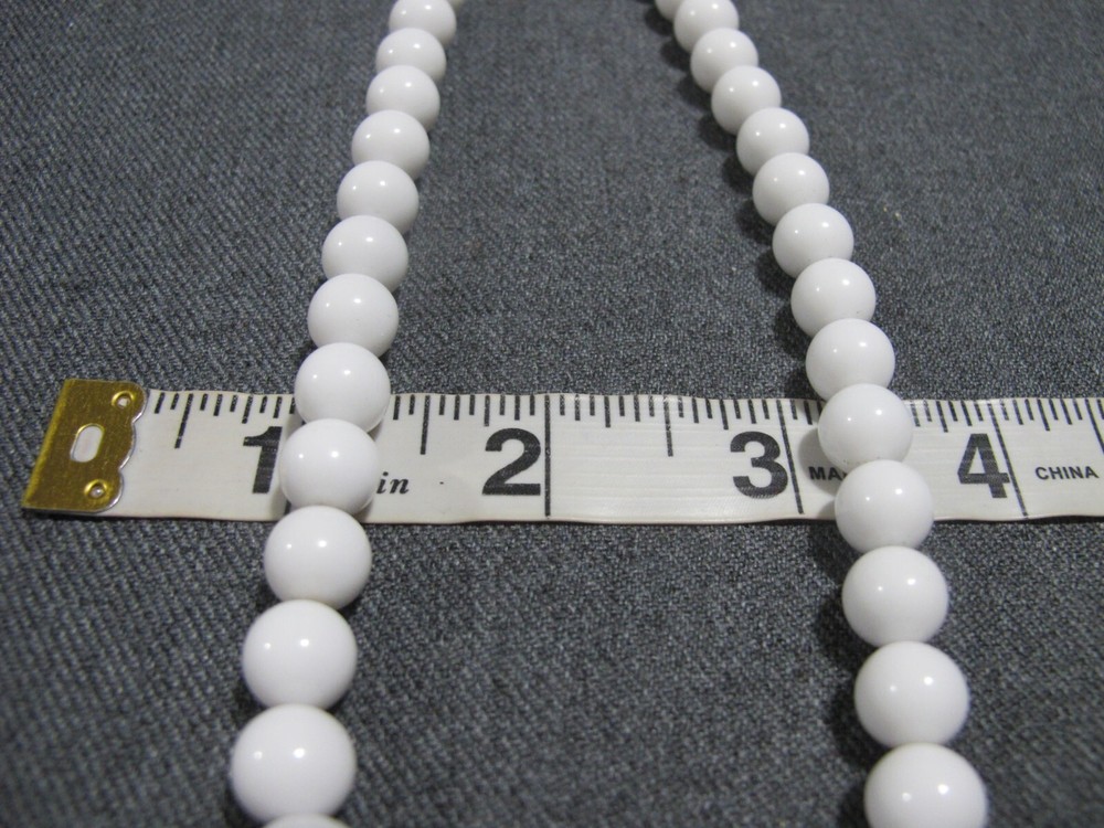 Vintage white plastic 3 bracelet bangles + elastic breaded collar necklace