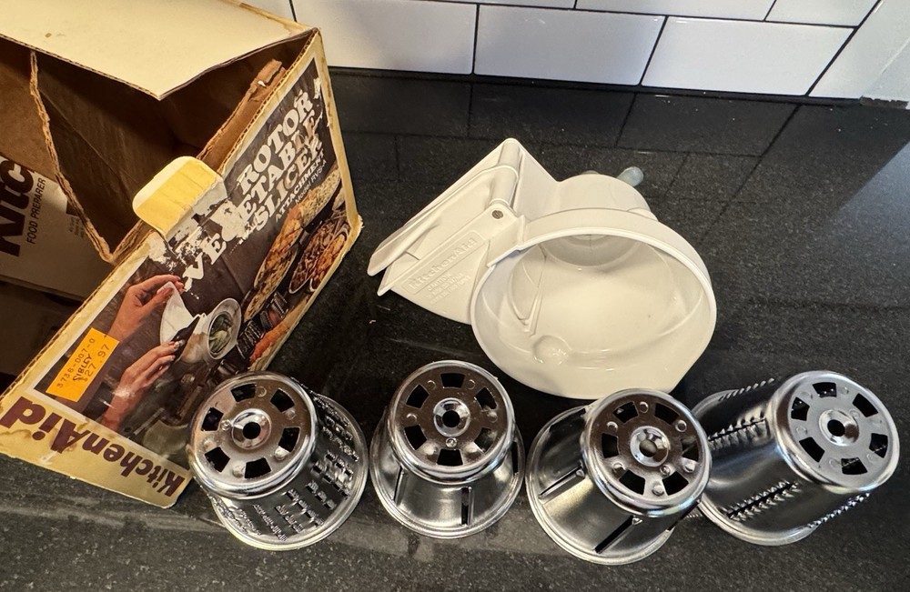 KitchenAid Rotor Slicer/Shredder attachment, Model RVS-A